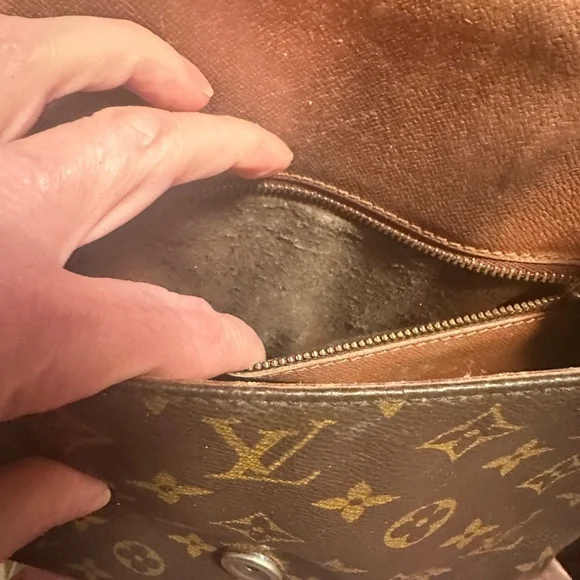 Louis Vuitton Saint Cloud Crossbody - Picture 8 of 12